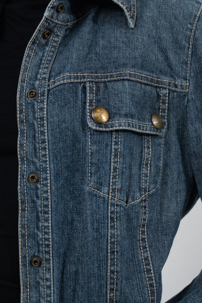 Jeansjacke Mit Goldenen Massiven Knöpfen