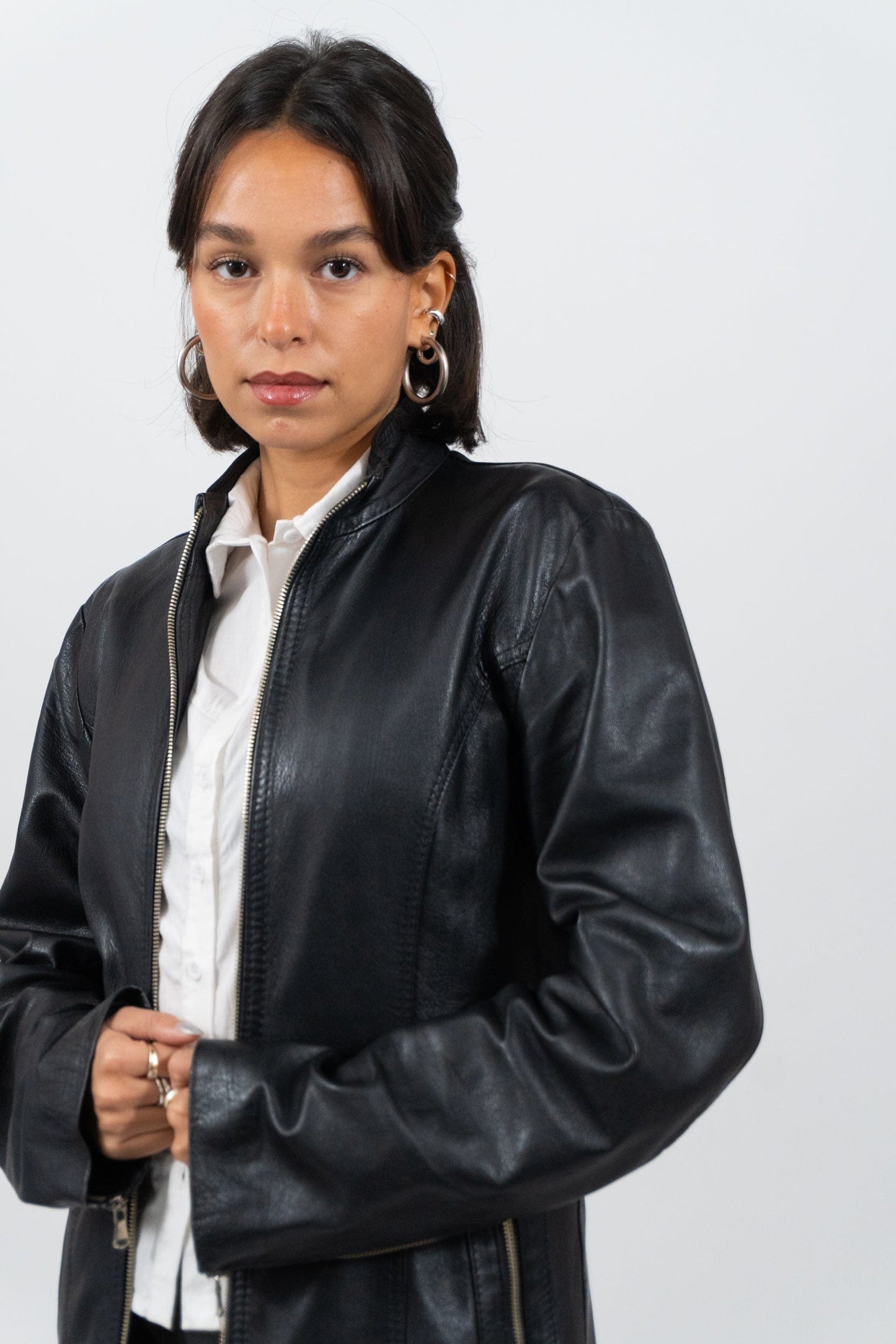 Zeitloser Klassiker: Schmale Lederjacke Mit Zip